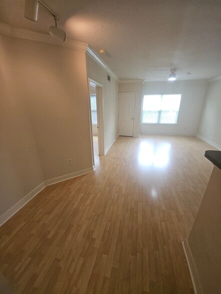 Building Photo - 202 E South St