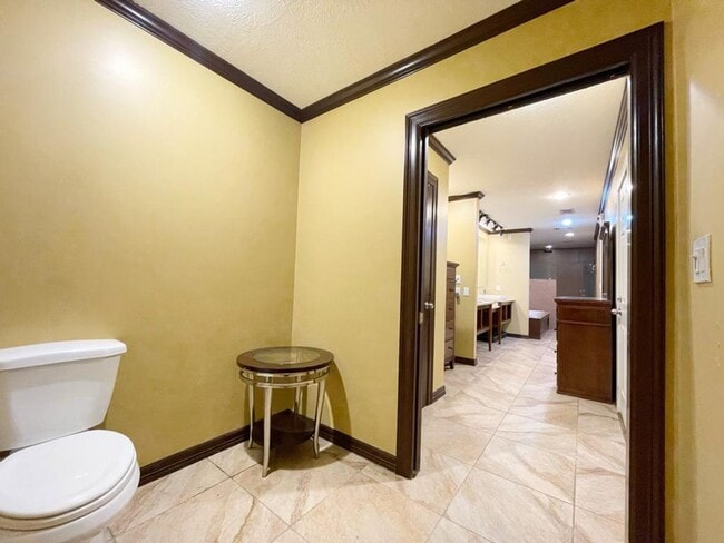 Building Photo - NEWER 4 bedroom house