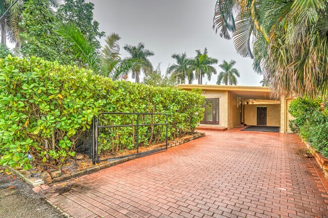 Building Photo - 216 32nd St