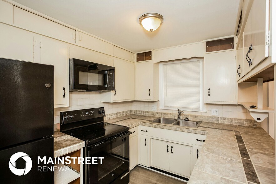 Building Photo - 3325 Loral Dr