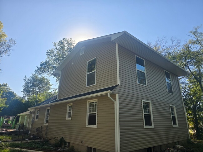 Building Photo - 13070 New Halls Ferry Road