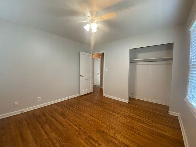 Building Photo - Charming Brookside Bungalow on large corne...