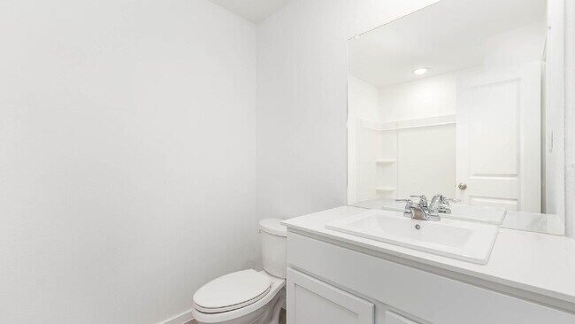Building Photo - 215 Zyra Ave