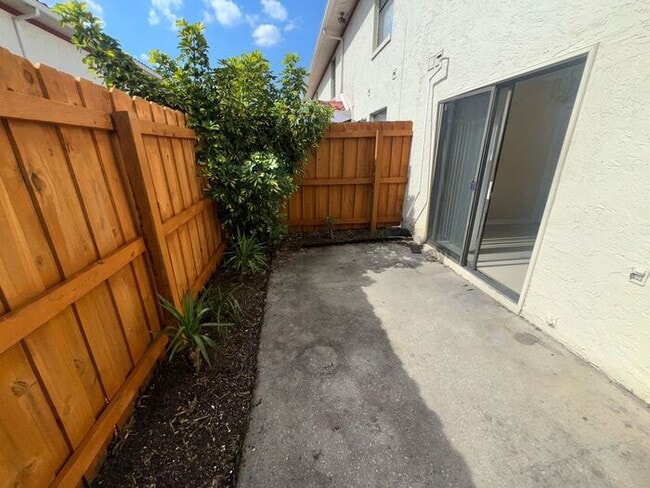 Building Photo - 1608 Long Ridge Ct