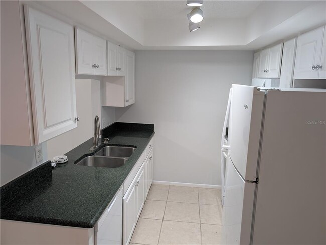Building Photo - 7288 W Country Club Dr N