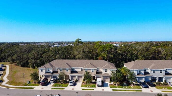 Building Photo - 10525 Oakside Dr