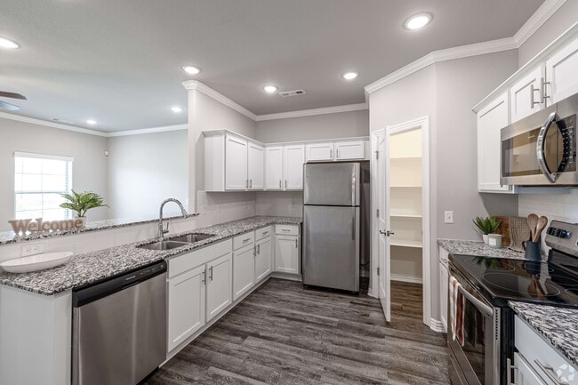 Building Photo - Summit Townhomes