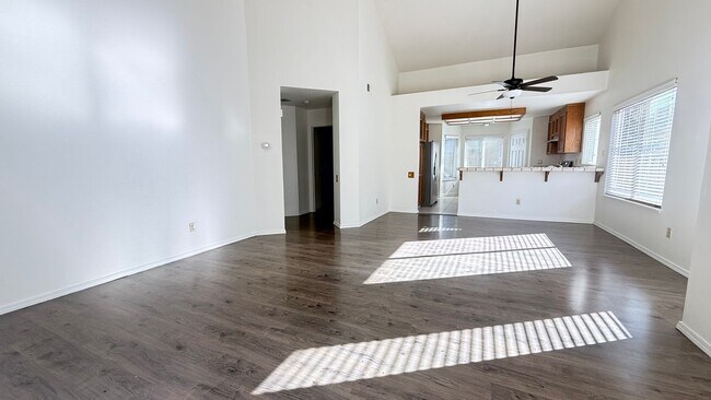 Building Photo - Charming 2 bed 2 bath