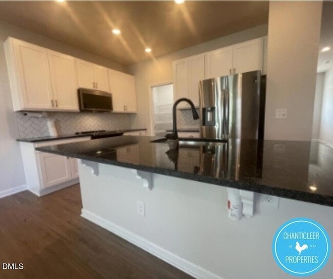 Building Photo - 112 Hoyne Way