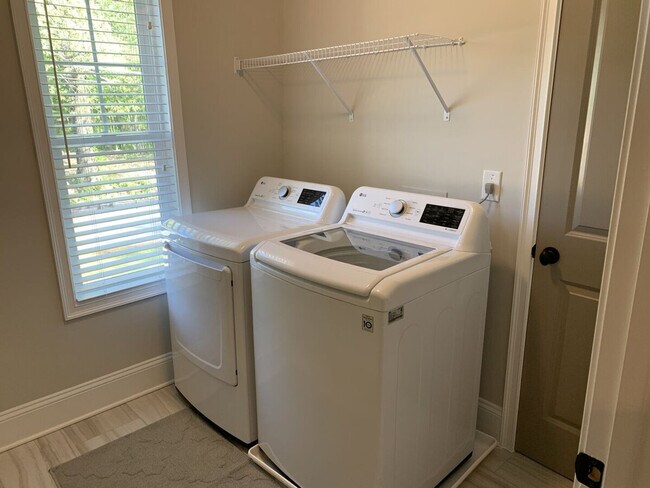 Building Photo - 4230 Old Cherokee St