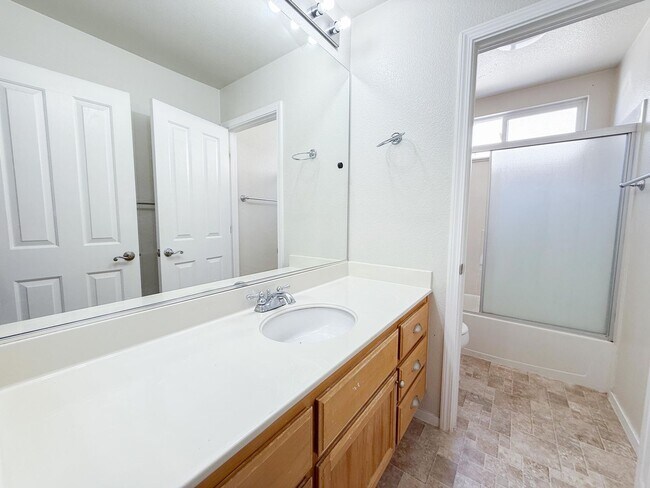 Building Photo - Spacious Milpitas 3 Bedroom 2 Bath Home