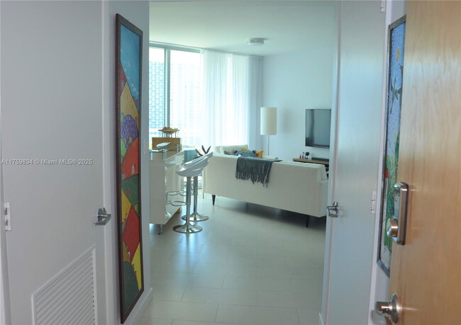 Building Photo - South Miami Avenue, Miami, FL 33130 - 2 BR...