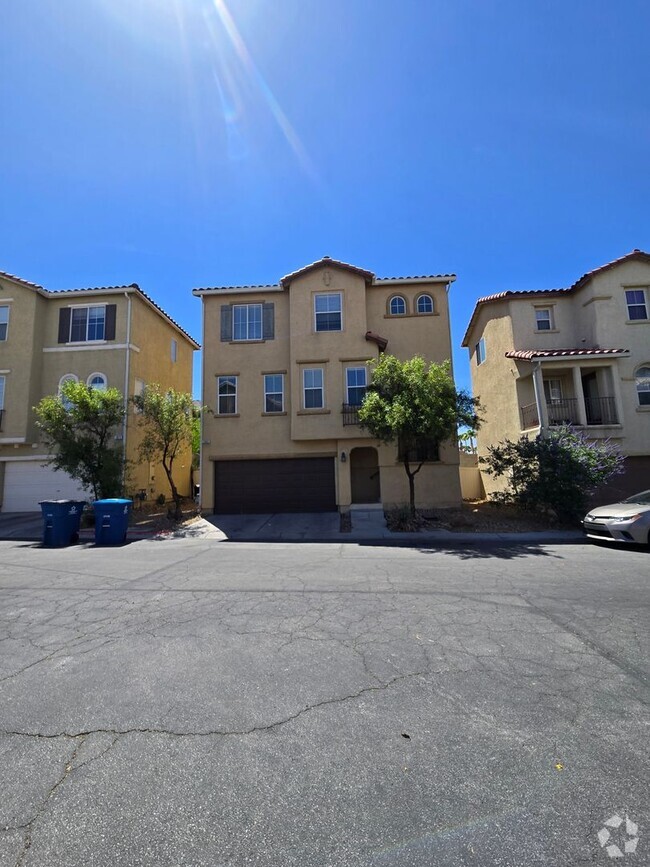 Building Photo - Fabulous 3-Bedroom, 3.5-Bathroom Home with...