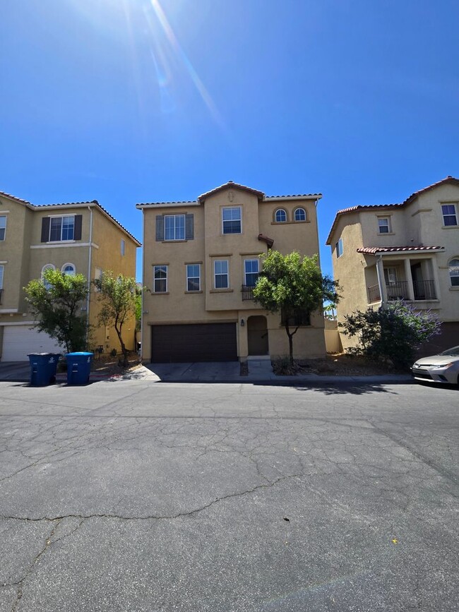 Primary Photo - Fabulous 3-Bedroom, 3.5-Bathroom Home with...