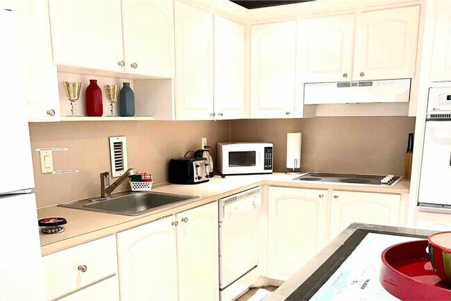 Building Photo - 3801 S Ocean Dr