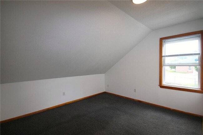 Building Photo - 177 Boyden St