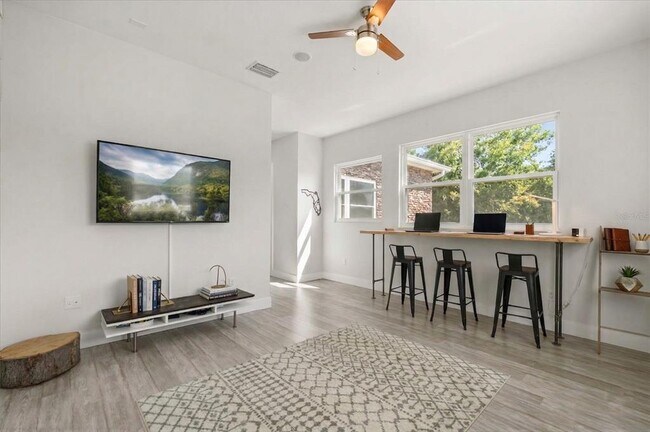 Building Photo - 668 Overspin Dr