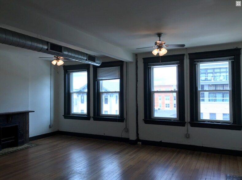 Building Photo - 2611 Short Vine St