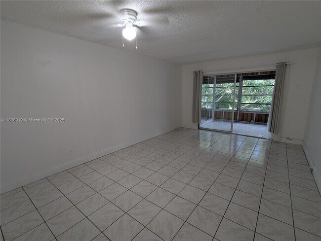 Building Photo - 609 S State Rd 7