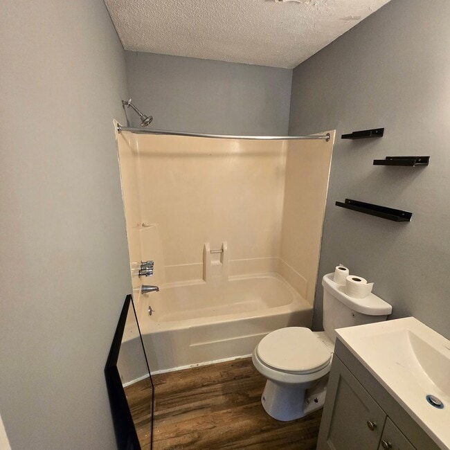 Building Photo - Available NOW— 2 bd/1.5ba townhome near Do...