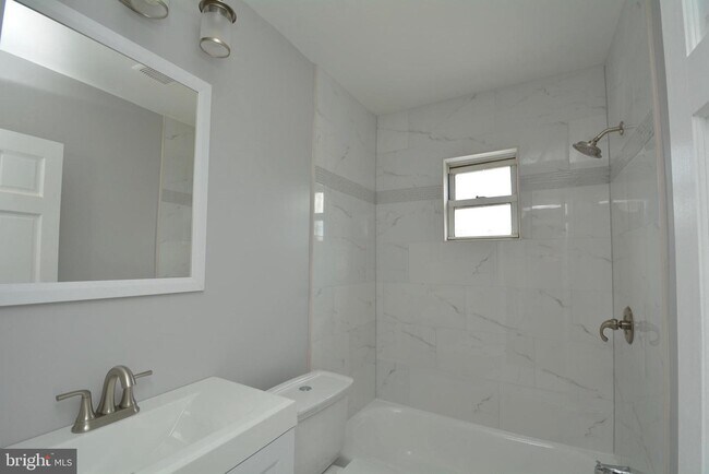 Building Photo - 115 33rd St NE