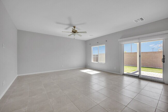 Building Photo - Gorgeous 5 Bedroom home!