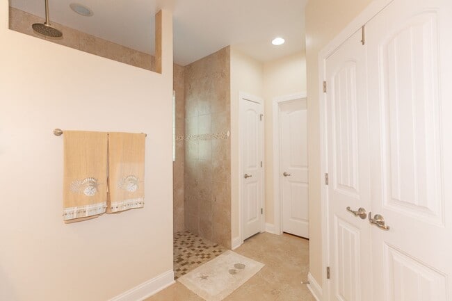 Building Photo - The Reserve - Market Common