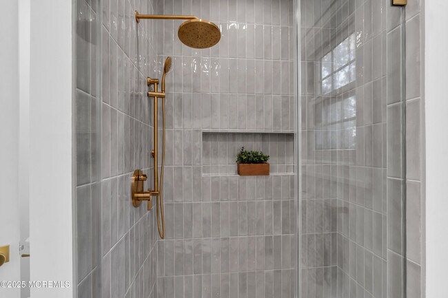 Building Photo - 340 River Rd