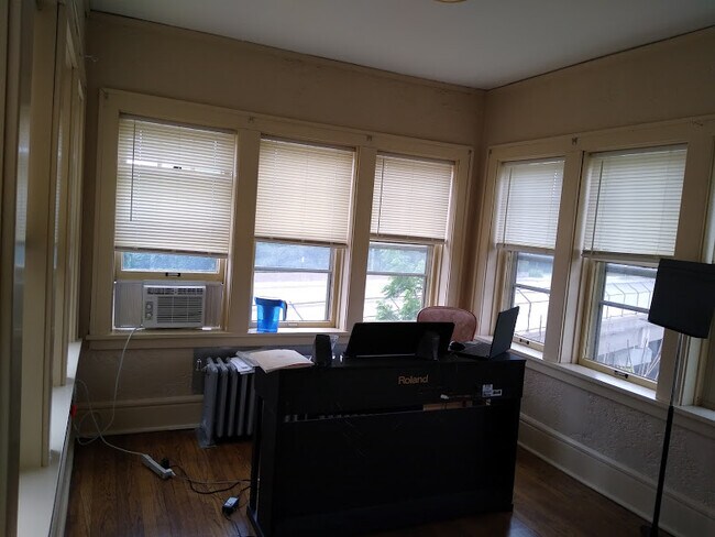 2nd Bedroom - 4552 W Wells St