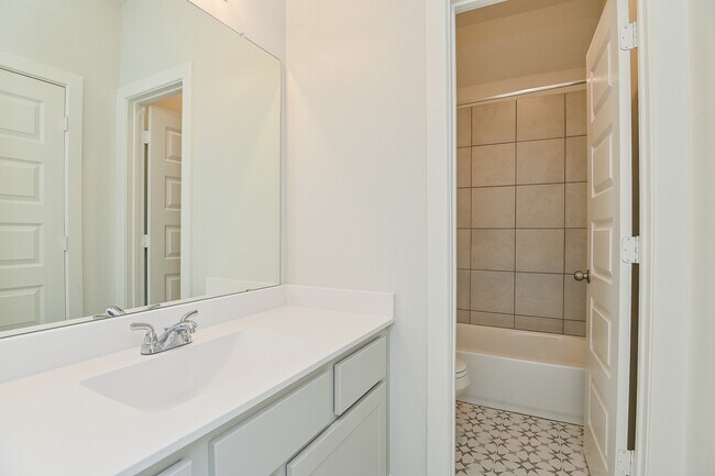 Building Photo - 7207 Winterberry Gln Ln