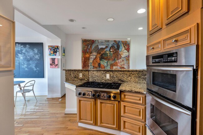 Building Photo - 4622 New Hampshire Ave NW