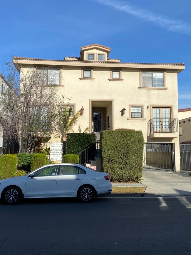 front - 2470 Corinth Ave