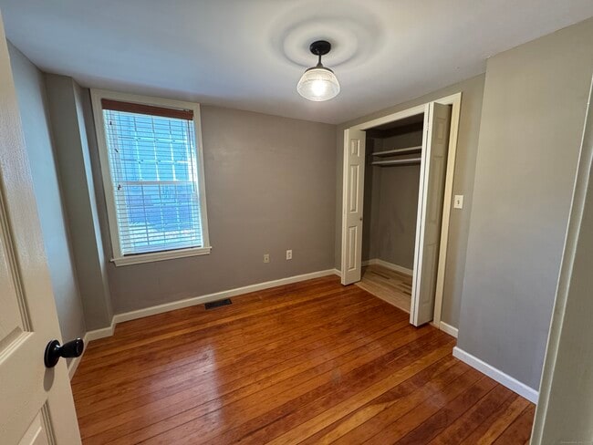 Building Photo - 158 College St