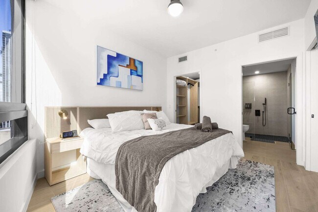 Building Photo - 225 N Miami Ave