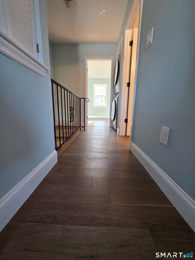 Building Photo - 87 Aspetuck Vlg