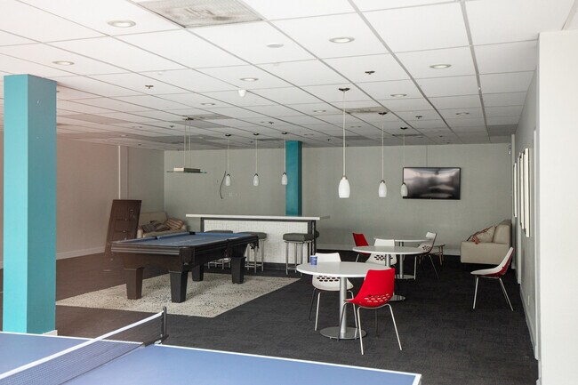 Building Photo - 3333 W 2nd St