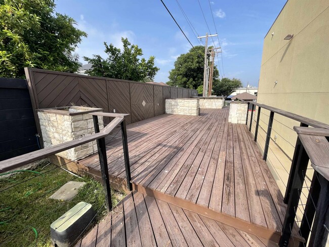 Building Photo - 409 Shiloh Dr