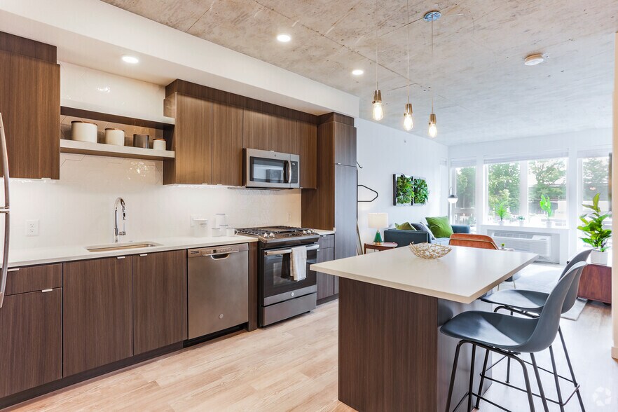 Interior Photo - Hollis