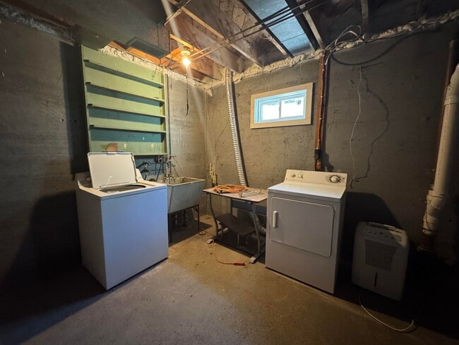 Building Photo - 473 Hapgood Pond Rd