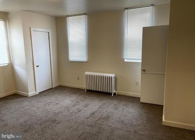 Building Photo - 352 N Gross St