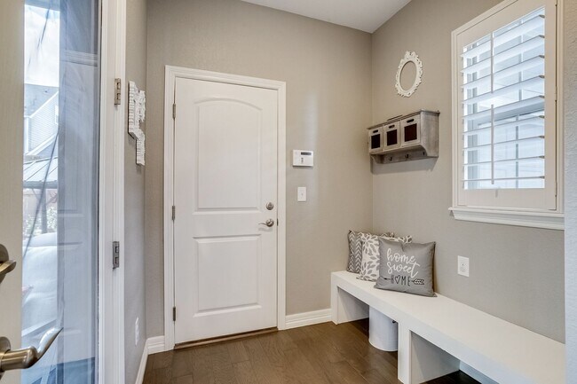 Building Photo - Large single family home in Central Park.