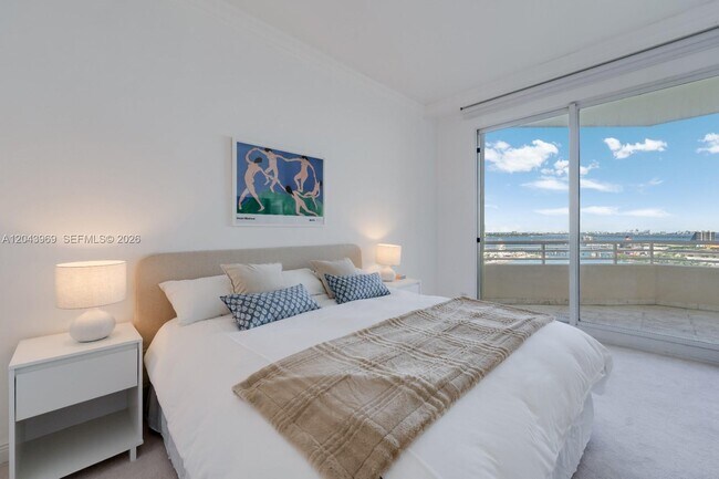 Building Photo - 888 Brickell Key Dr