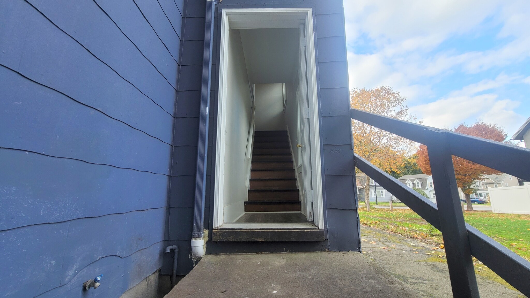 Building Photo - 3988 Lake Ave