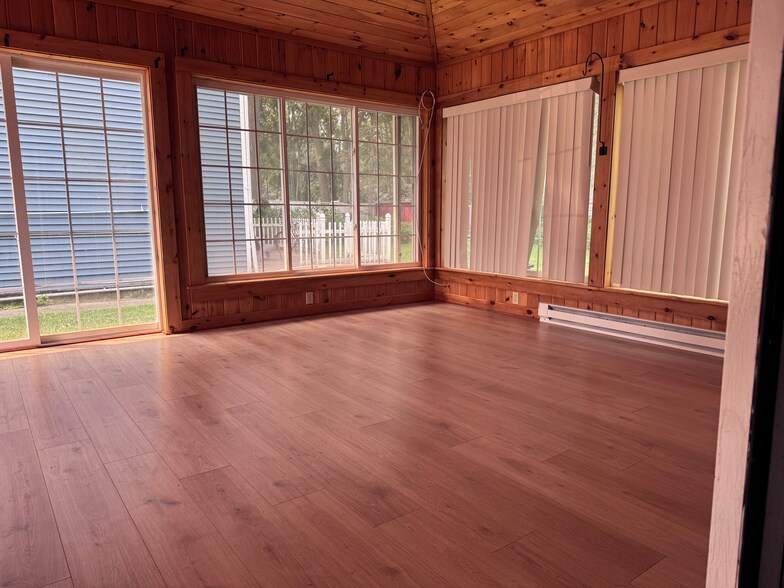 Bonus Room - 906 West Ave