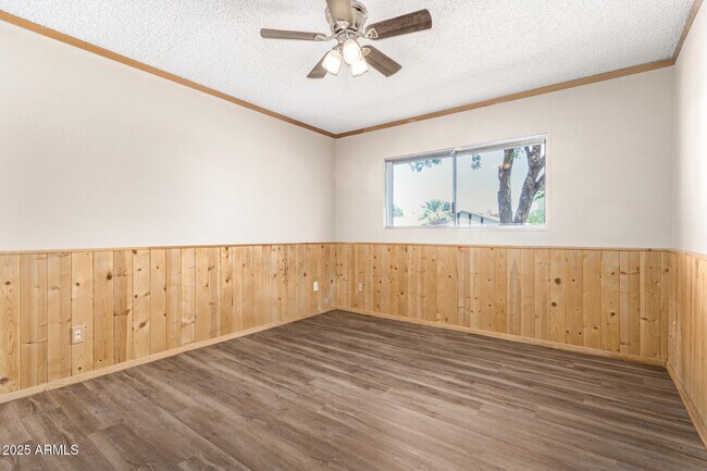 Building Photo - 1049 E Carter Dr