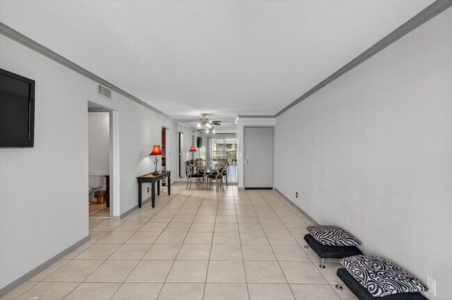 Building Photo - 170 Cypress Club Dr