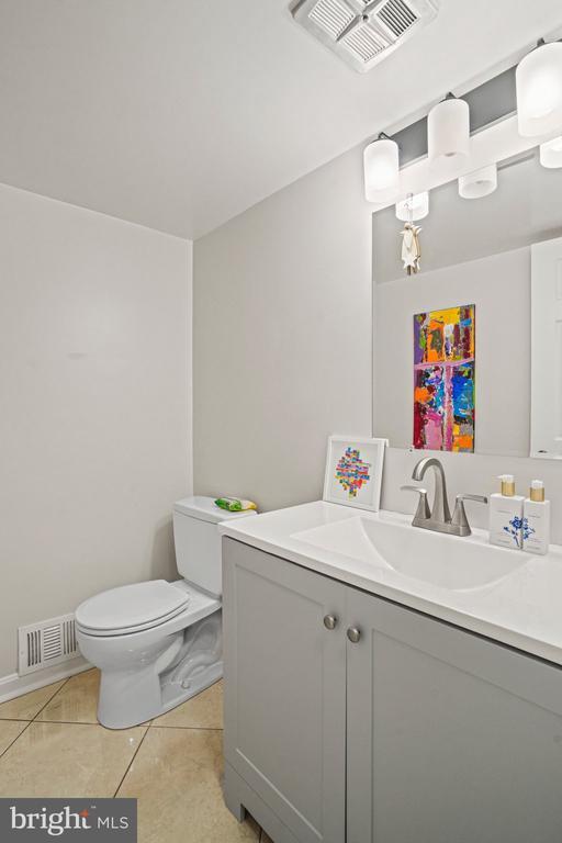 Building Photo - 6117 Larstan Dr
