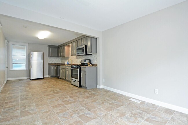 Building Photo - Beautiful 3-Bed 1.5-Bath Home Available Now in St. Paul!