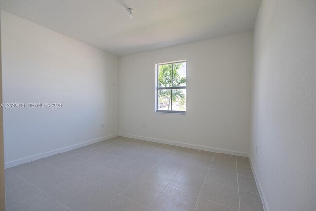 Building Photo - 2485 SE 29th Dr