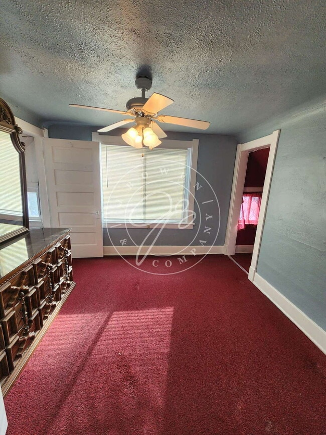 Building Photo - 2 bed 1 bath in West Toledo!